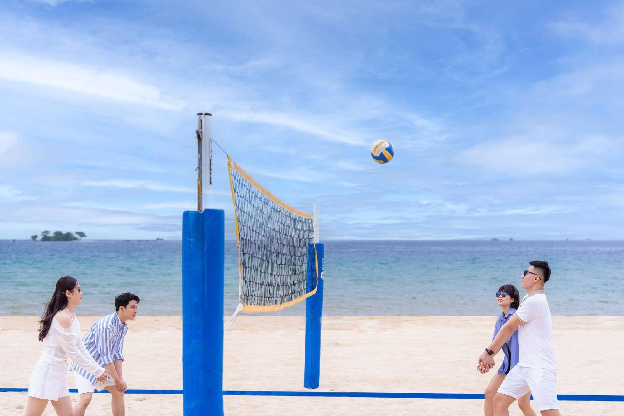 Radisson Blu Resort Phu Quoc Eksteriør bilde Beach volleyball
