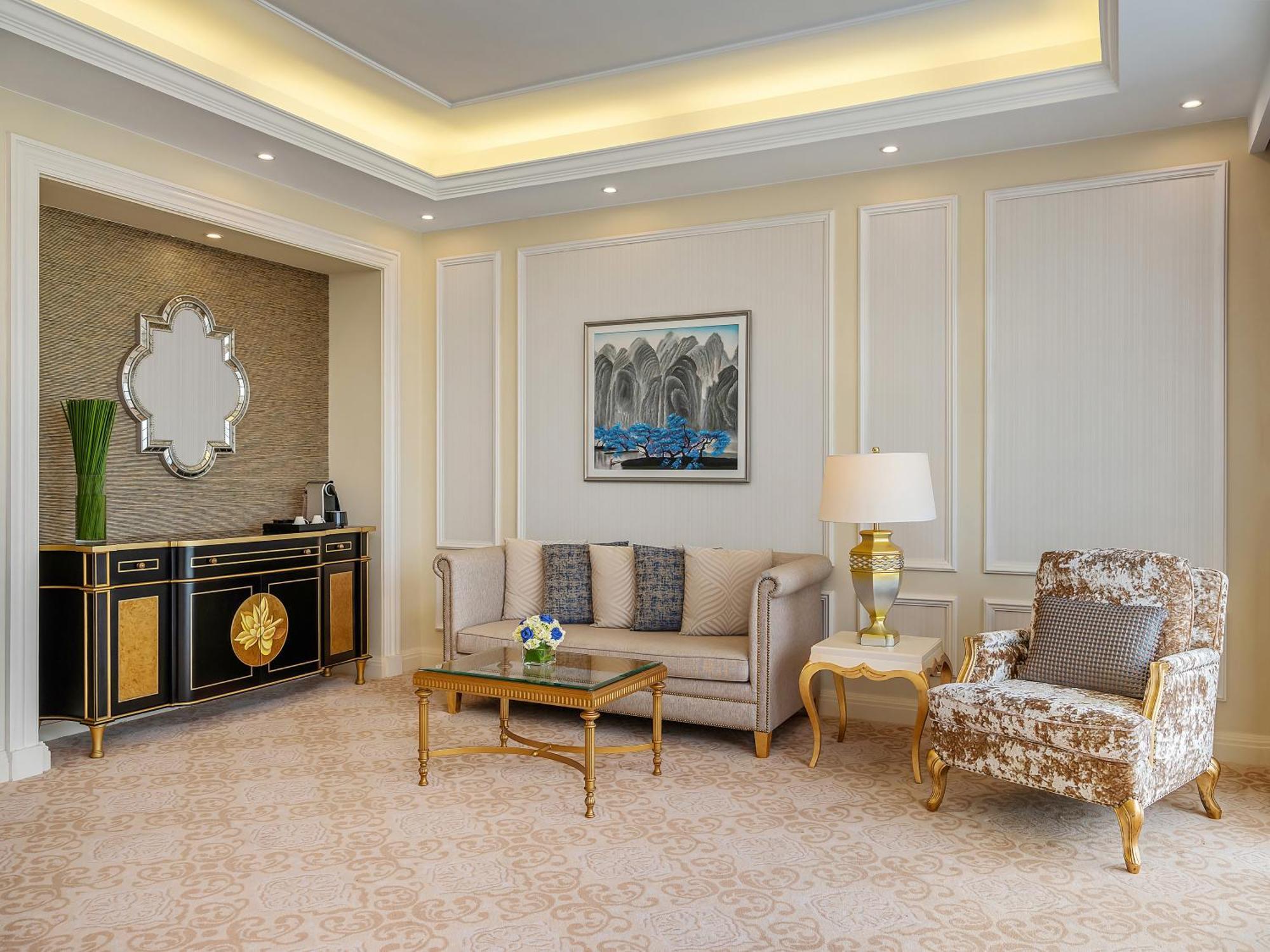 Radisson Blu Resort Phu Quoc Eksteriør bilde A living room in a suite at the hotel